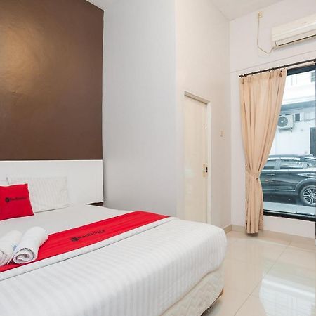 Hotel Reddoorz Syariah Near Taman Air Mancur Bogor Exterior foto