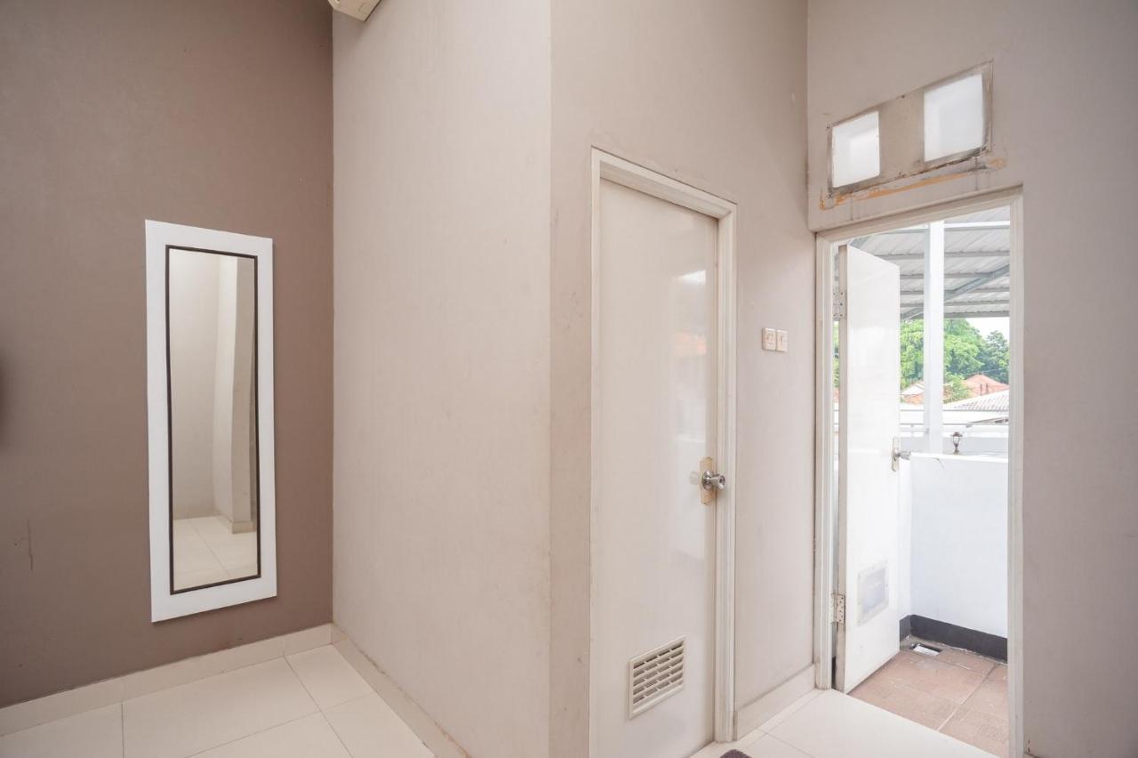 Hotel Reddoorz Syariah Near Taman Air Mancur Bogor Exterior foto